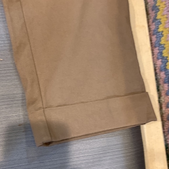 Style and Co taupe cargo Capri length pants, size 6. - Picture 5 of 6